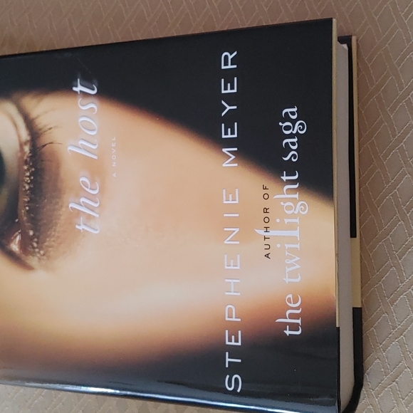 By Stephenie Meyer - The Host - Picture 2 of 6